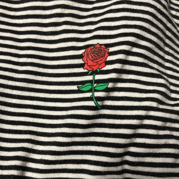 FOREVER 21 men’s t-shirt size M STRIPED ROSE - Picture 3 of 3
